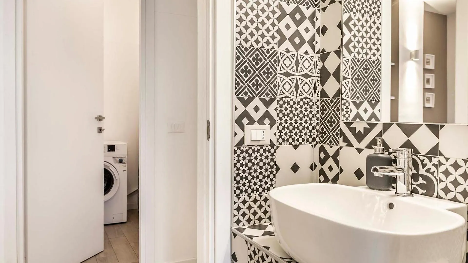5Min Navigli- Duomo-Metro- Ac-Fashion District Apartment Milan