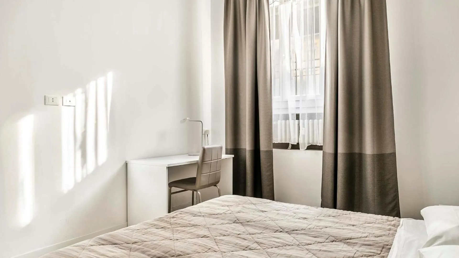 5Min Navigli- Duomo-Metro- Ac-Fashion District Apartment Milan